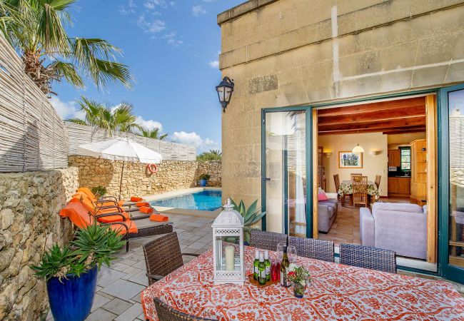 villa in malta with pool