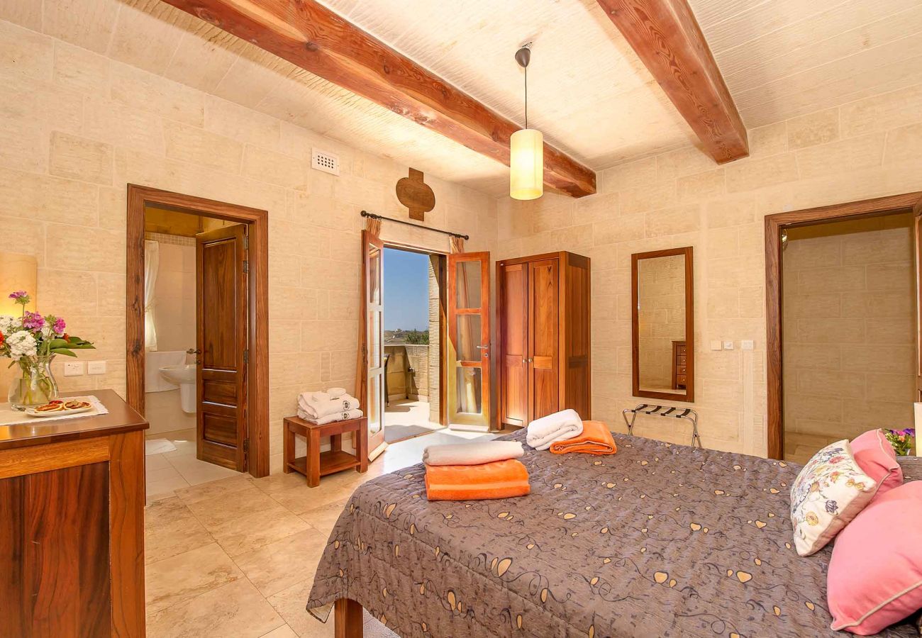 malta villa bedroom