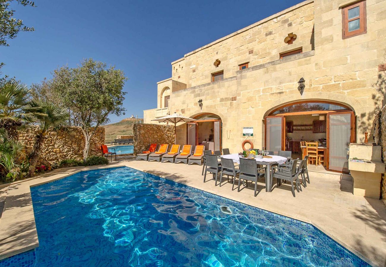 luxury gozo villa with pool