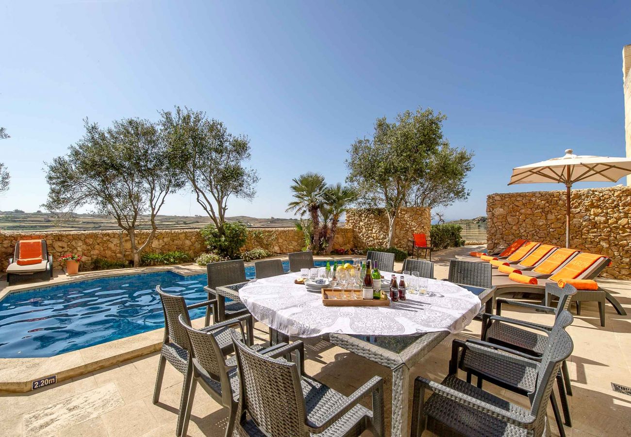 villa in malta with pool