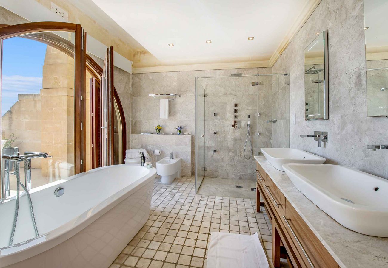 bathroom at luxurious malta holiday villa