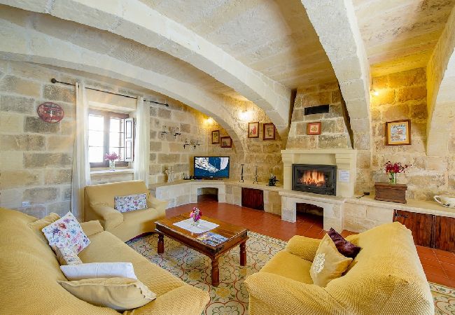Country house in L-Għarb - Ta Majsi Holiday Home