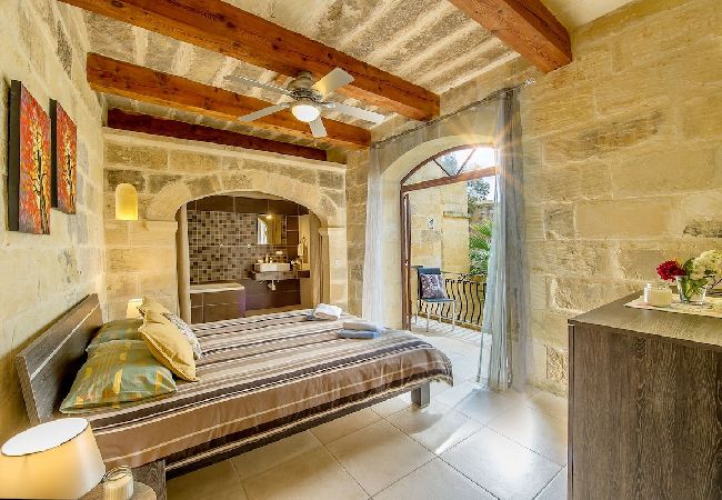Country house in L-Għarb - Ta Majsi Holiday Home