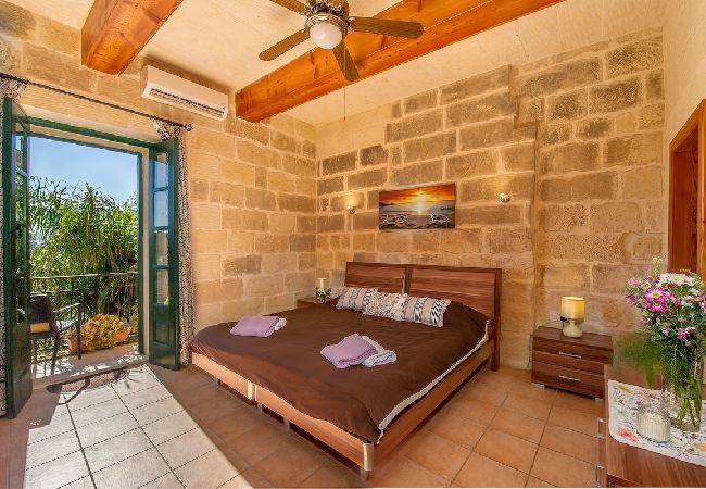 Country house in Ta' Kercem - Razzett Tuta Holiday Home Country house in Ta' Kercem - Razzett Tuta Holiday Home