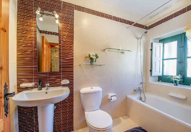 Country house in Ta' Kercem - Razzett Tuta Holiday Home Country house in Ta' Kercem - Razzett Tuta Holiday Home