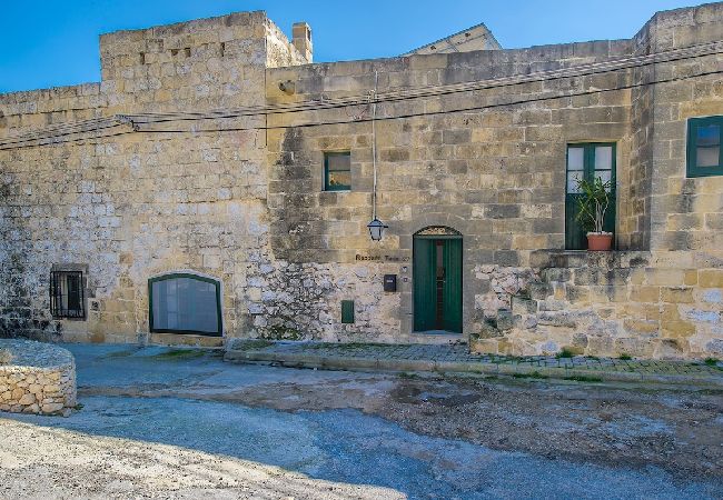Country house in Ta' Kercem - Razzett Tuta Holiday Home Country house in Ta' Kercem - Razzett Tuta Holiday Home