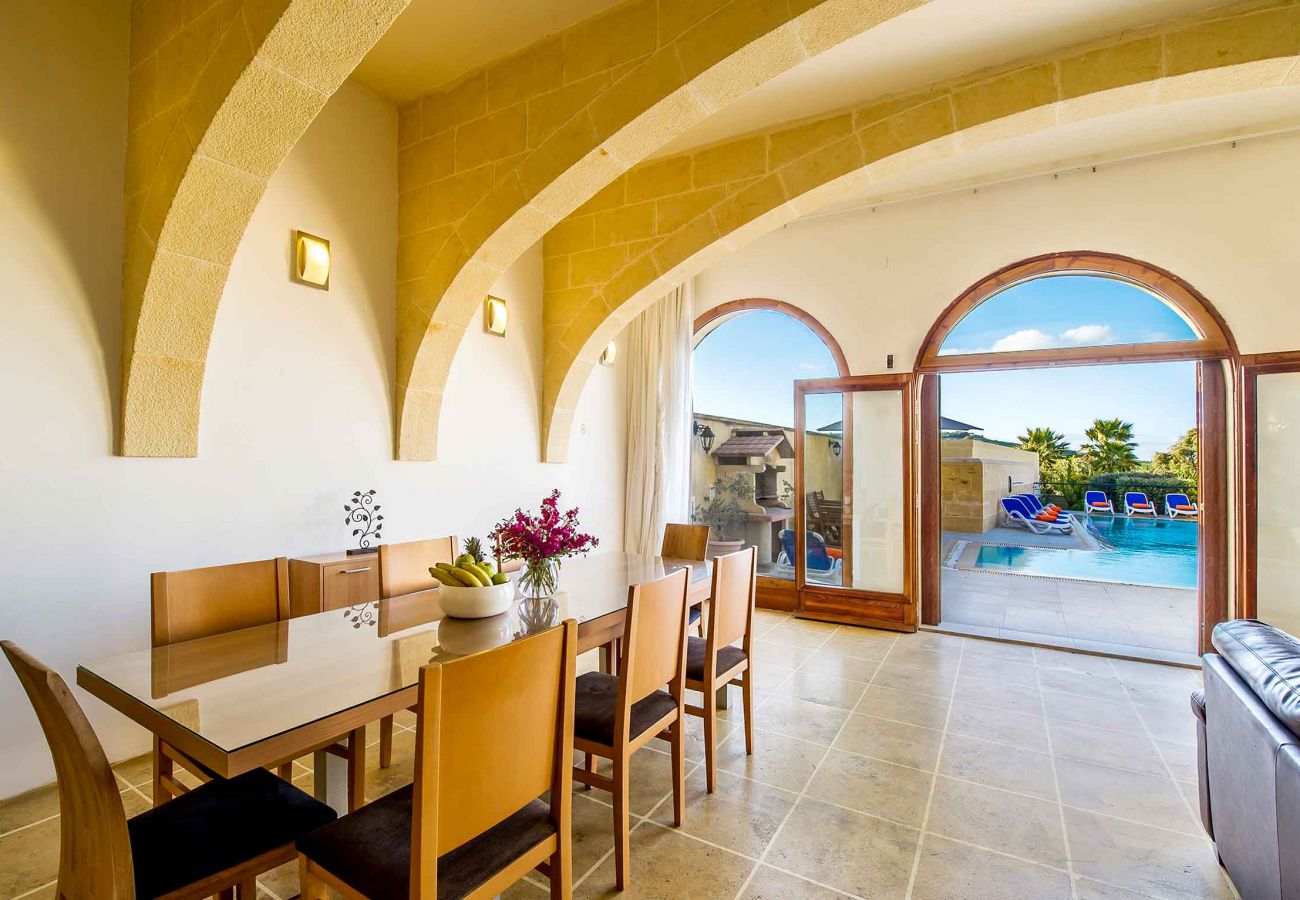 dining room of malta holiday villa with private pool