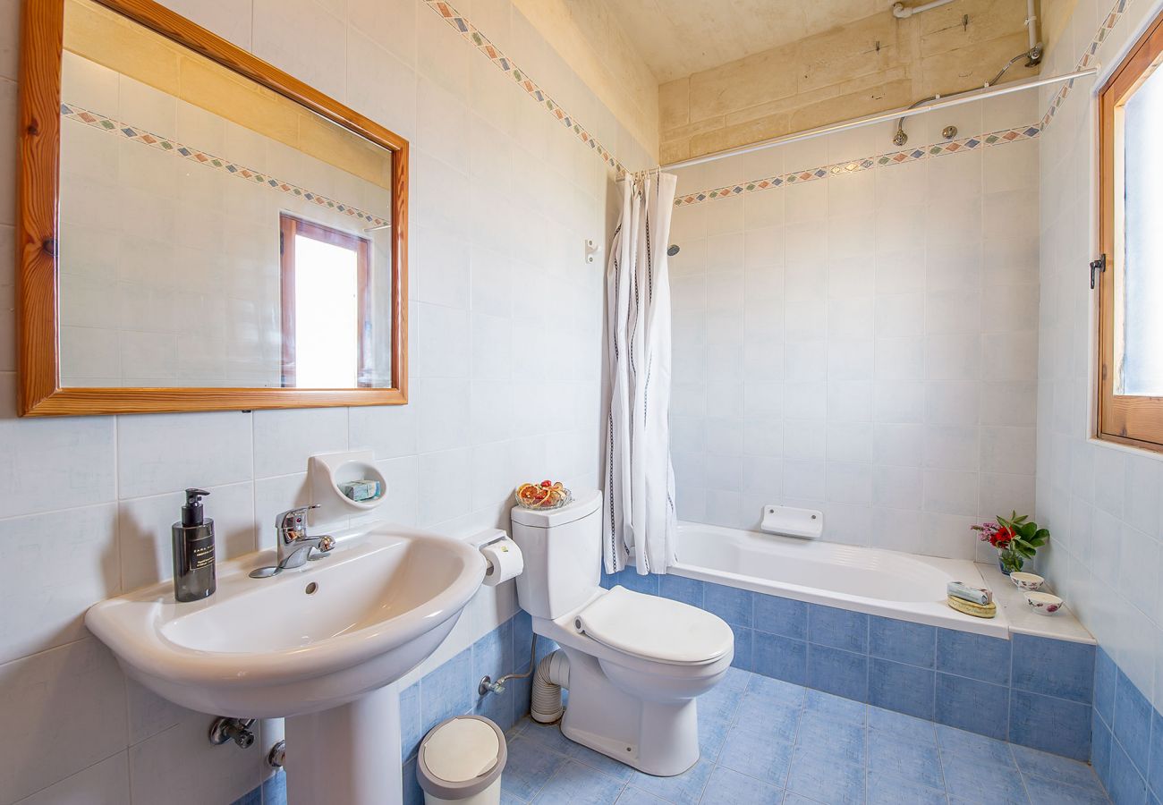 Country house in Ix-Xagħra - The Blue House Holiday Home