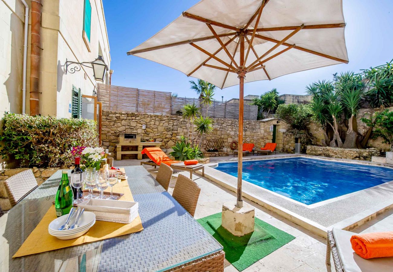 malta holiday villa with pool
