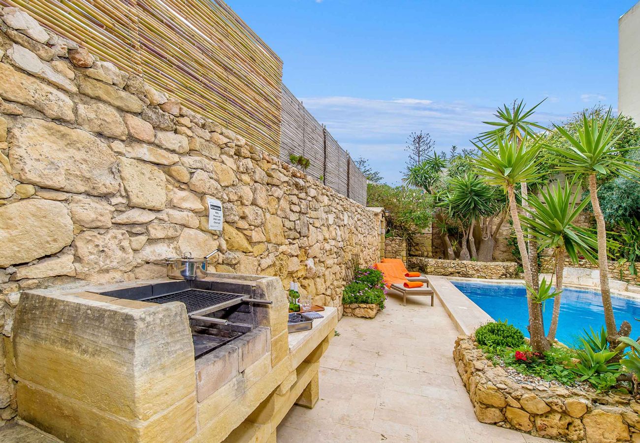 holiday home in gozo with pool and bbq