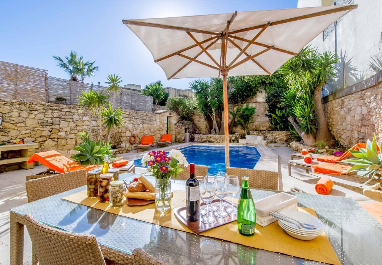 villas in gozo with pool