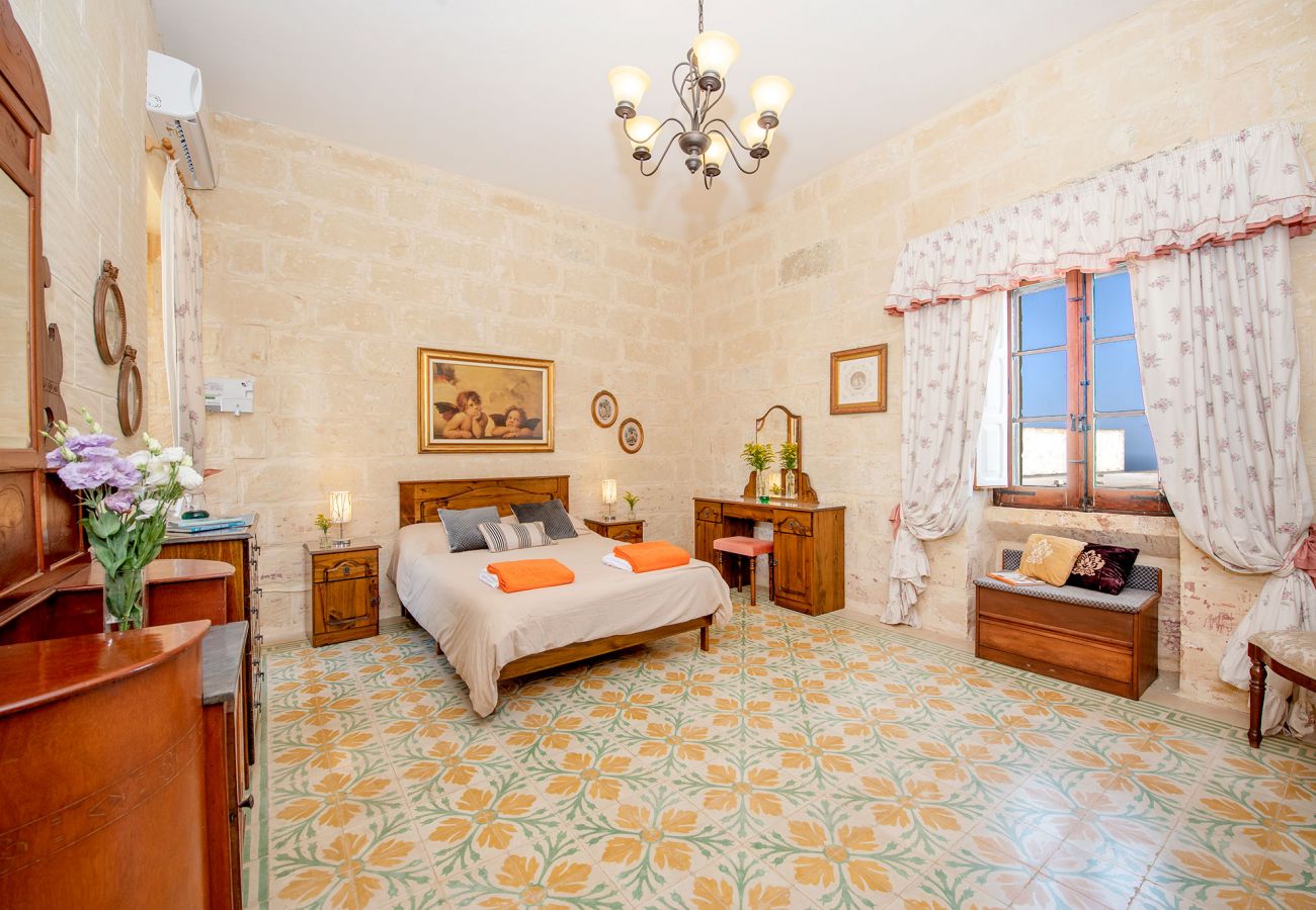 Country house in Iż-Żebbuġ - Ta Indri Holiday Home
