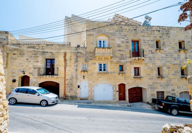 Country house in Qala - Veduta Holiday Home Qala
